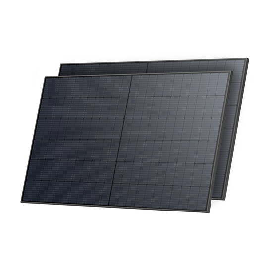 Zwei überlappende starre Solarpanels mit Gitterstruktur aus photovoltaischen Zellen