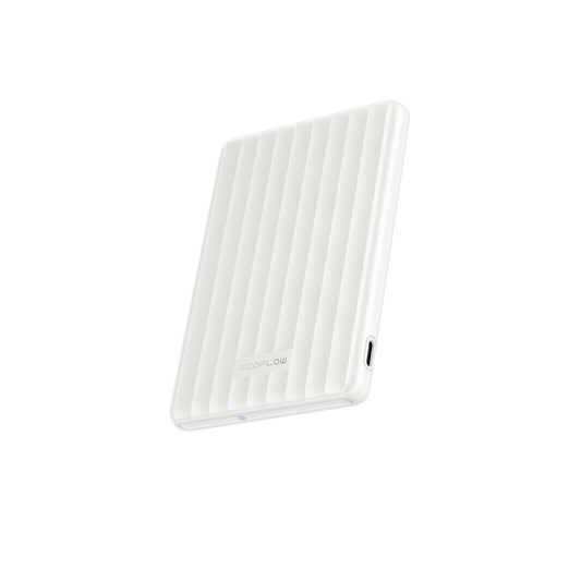 Elegante weiße Powerbank von Ecoflow Rapid Mag mit USB C Anschluss und moderner Optik